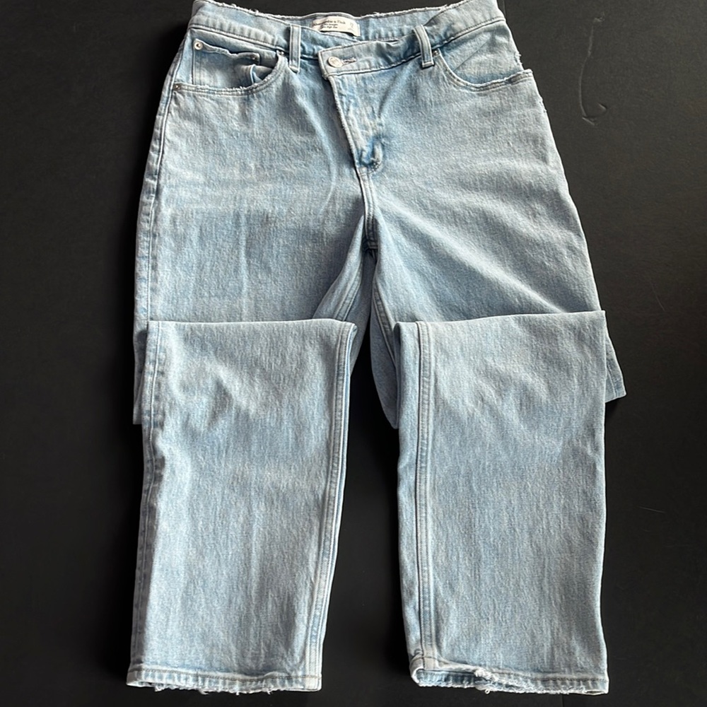 A&F Ultra High Rise 90's straight cross waist jeans